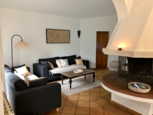 Salon avec cheminée dans Villa Porto Vecchio en location