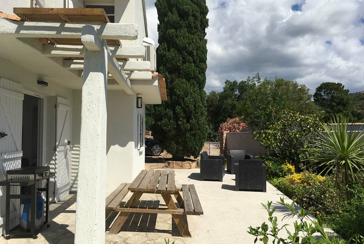Location appartement Golfe de Porto-Vecchio meubles terrasse
